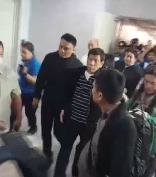 买球_杜特尔特将被包机带往海牙买球,女儿莎拉:这是公然侮辱菲律宾主权