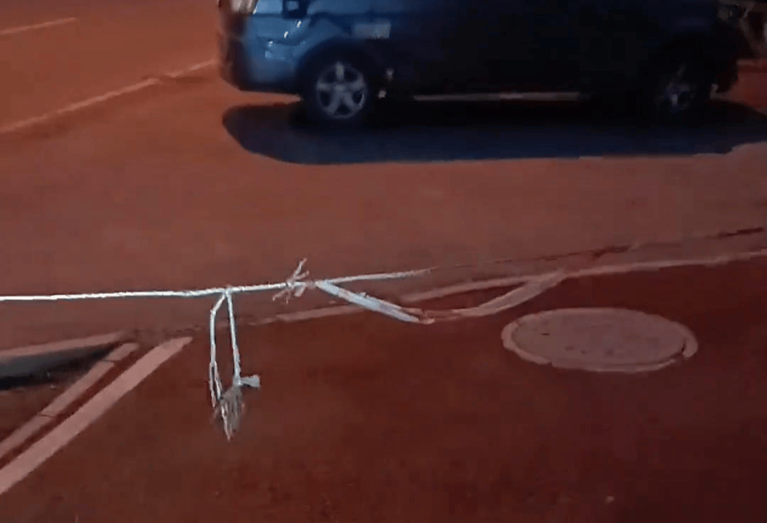 如何申请皇冠信用网会员_西安一网友称骑行时险撞上横在路口的钢丝 回访该路段:未见钢丝如何申请皇冠信用网会员,已安装隔离墩