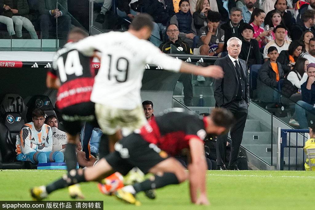 正版皇冠信用网_西甲-姆巴佩破门小将拉蒙读秒绝杀 皇马2-1落后巴萨4分