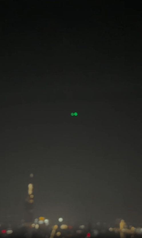 足球外围买球网站_男子入住丽思卡尔顿酒店55层套房足球外围买球网站,夜里竟发现窗外无人机贴着玻璃飞