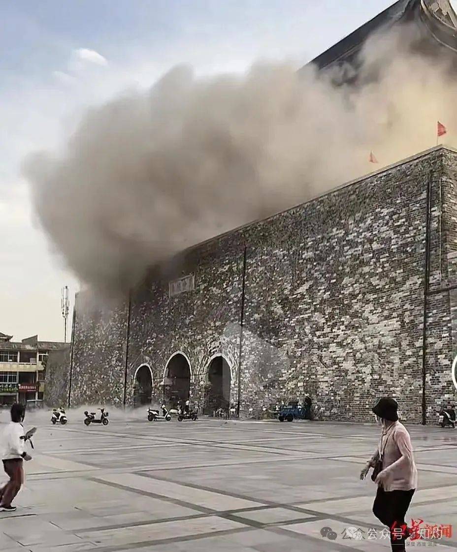 皇冠信用网会员注册_凤阳鼓楼坍塌皇冠信用网会员注册，喂饱几个蛀虫 | 重要提醒：施工企业俩月前中标黄山某幼儿园屋顶修缮项目