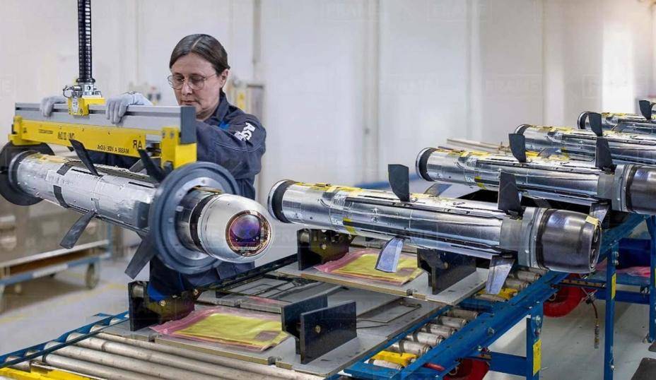 英超足球_从16亿到零英超足球,塞尔维亚全面暂停军火出口,只因被俄指背刺?武契奇陷入两难选择!