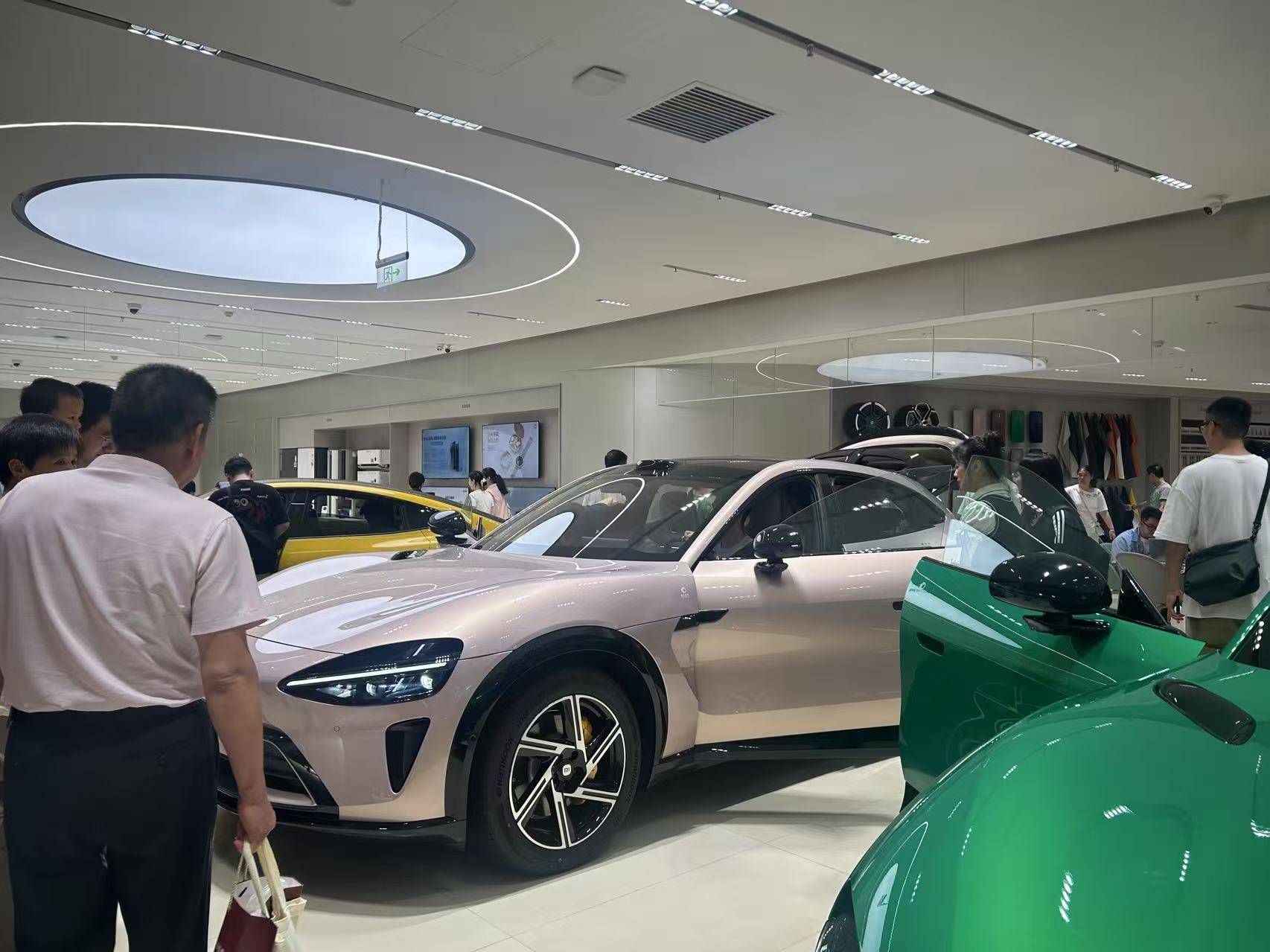 甲府风林 v 爱媛_小米YU7上市72小时:“锁单+1”刷屏工作群甲府风林 v 爱媛,提车时间最长超一年,雷军直面“产能挑战”?