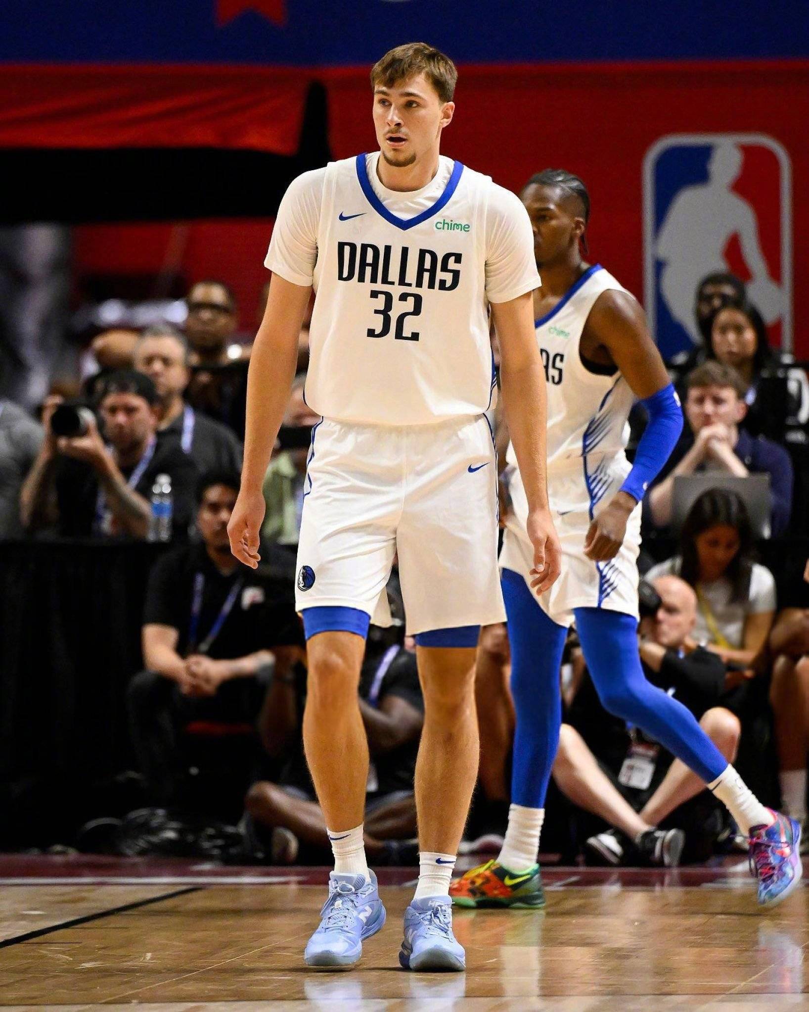 英格兰足球联赛
_夏联首日综述:弗拉格10+6+4力擒湖人 榜眼探花同时缺阵