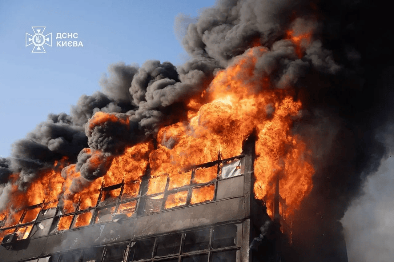 皇冠信用代理_开炸！俄高超弹出击皇冠信用代理，6万架无人机库存充足，乌克兰度过艰难一夜