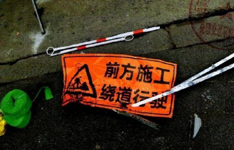 中国 v 香港足球_上海一男子开车时被一辆红色车辆吸引中国 v 香港足球,伸手找手机想与朋友确认,丝毫未减速撞飞2人致死,被判刑