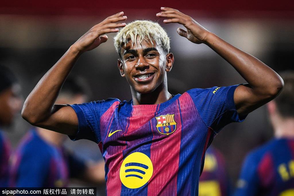 皇冠信用网最新地址_观战台:利物浦打响英超揭幕战 曼联枪手锋线天团火拼