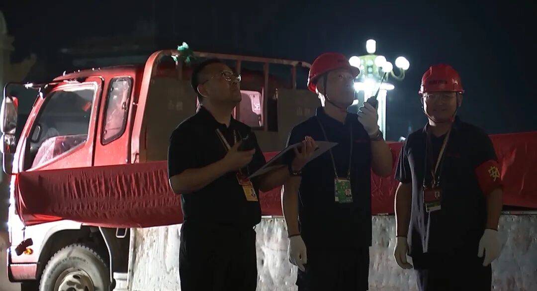 兰讷斯vs哥本哈根_天安门城楼毛主席画像“换新”