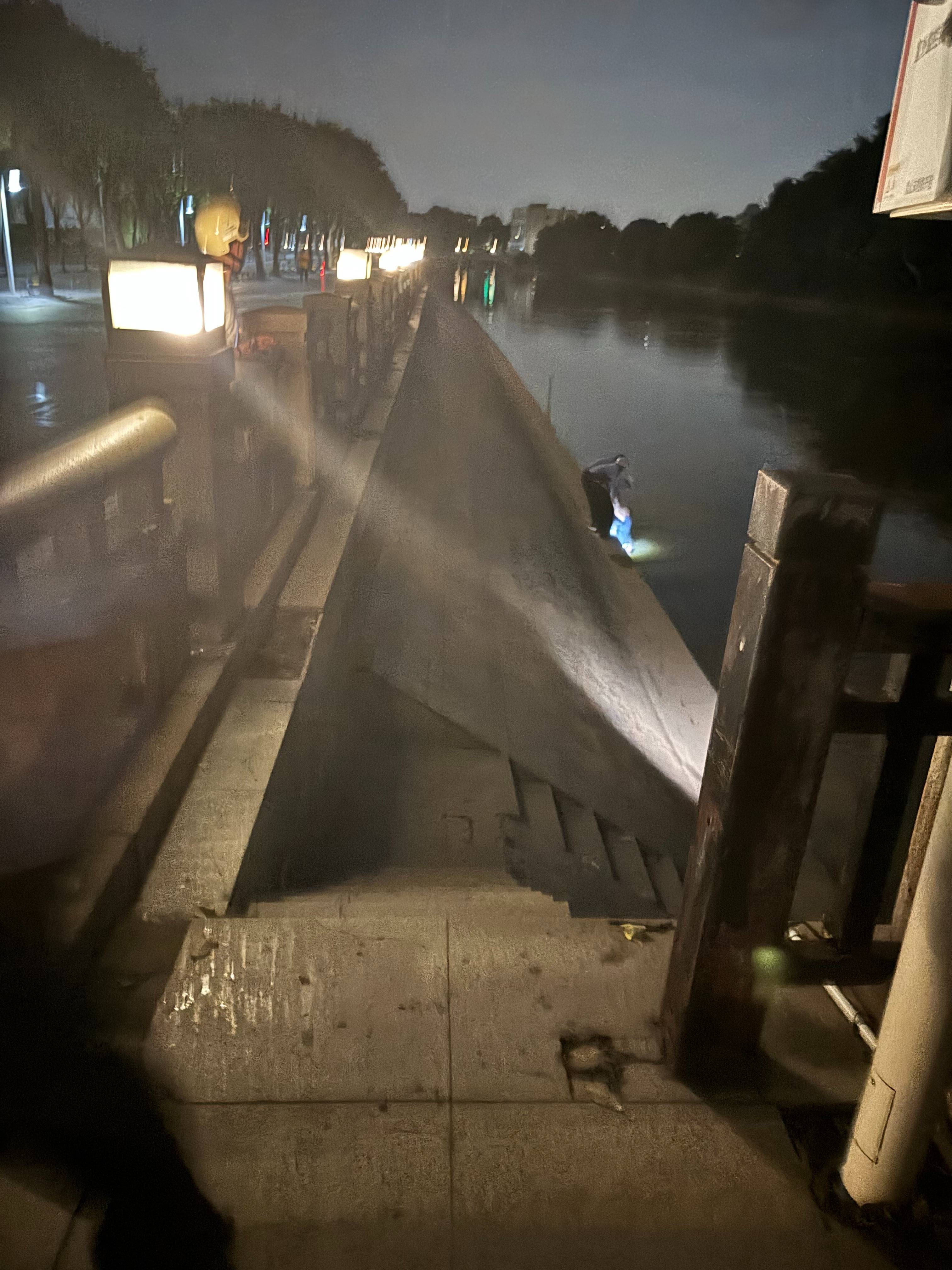 乌兹别克U23 vs斯里兰卡U23_“有人吗?”东莞女子中元节深夜遛狗突传呼唤声乌兹别克U23 vs斯里兰卡U23,“全程令人不安”,原是夜跑者求救