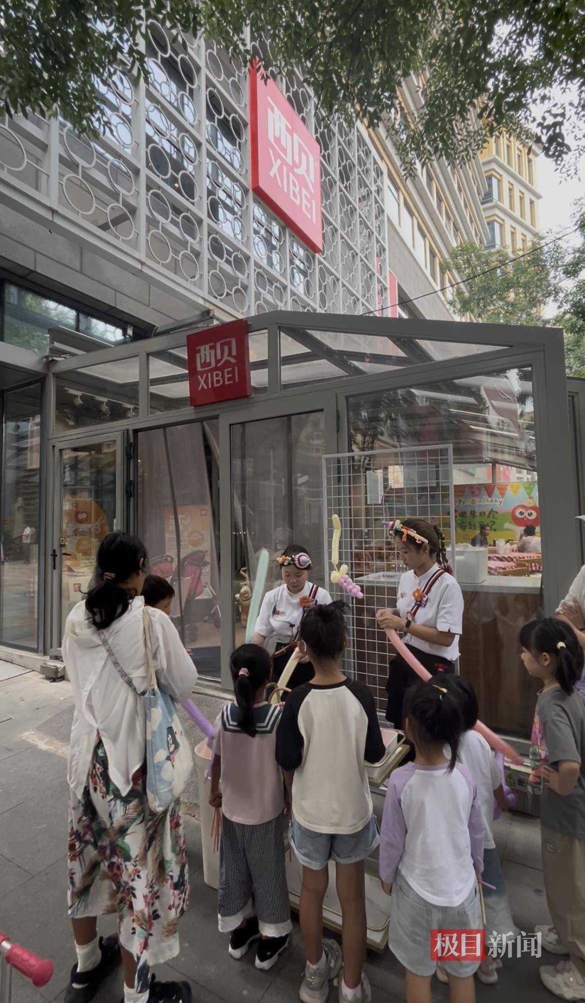 皇冠信用網怎么开户_实探罗永浩就餐的西贝门店:40余桌基本坐满皇冠信用網怎么开户,老罗包间上午10点就被预定,有顾客大喊“特意来支持贾总”