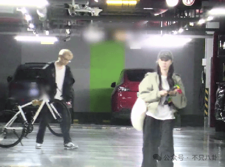 NBA篮球返水
_他俩没分手但被拍到吵架了NBA篮球返水
,吵得很凶......