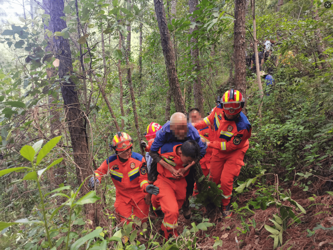 皇冠信用網代理出租
_93岁老人进山失联皇冠信用網代理出租
,两天后发现他倒挂在树杈上苦撑……