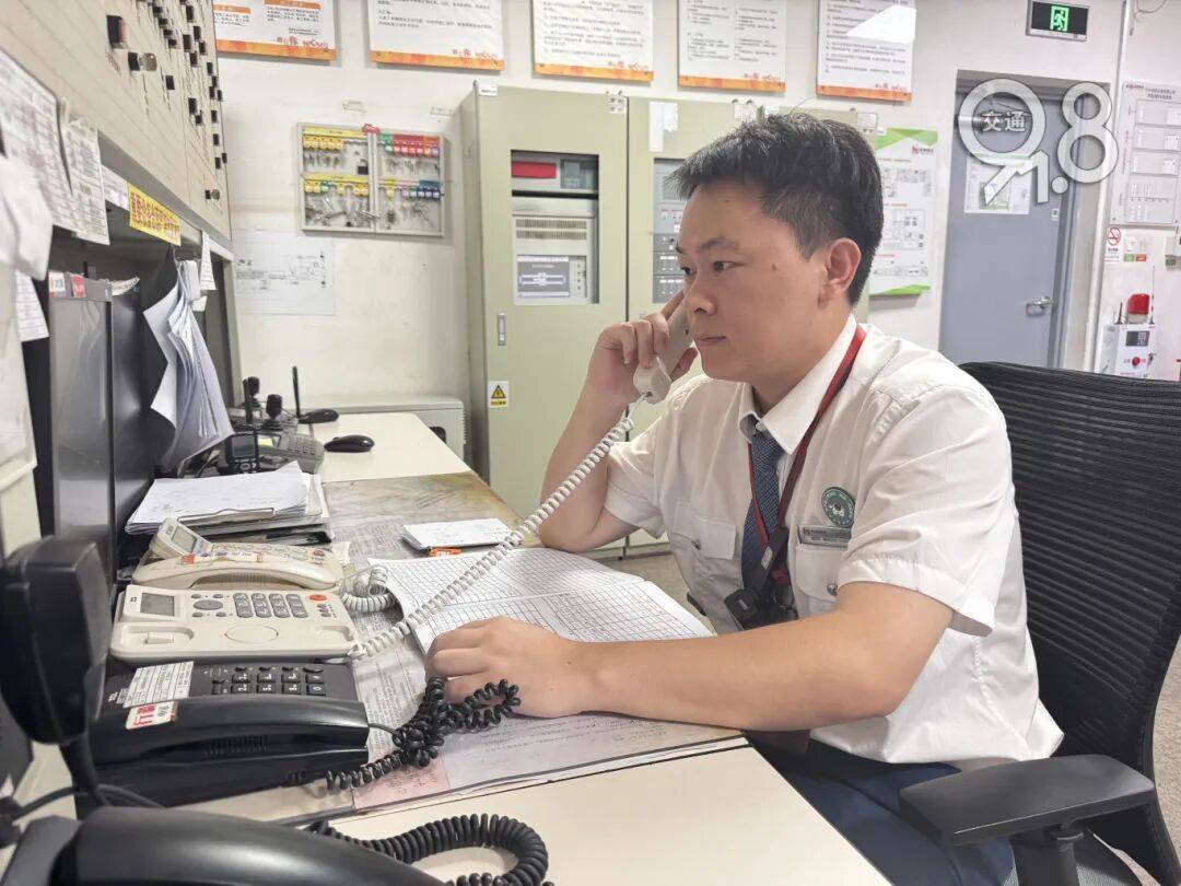 皇冠信用网怎么开户_杭州地铁内皇冠信用网怎么开户，女乘客突然崩溃大哭！紧接着……这一幕被拍下