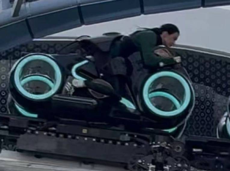 皇冠信用網怎么开通_知名女歌手在上海迪士尼被偶遇皇冠信用網怎么开通，见证求婚！“一时不知道谁更幸福”