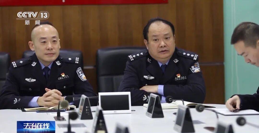 底特律活塞 vs 亚特兰大老鹰
_广州南站底特律活塞 vs 亚特兰大老鹰
,一男子频繁“上厕所”,被警方盯上