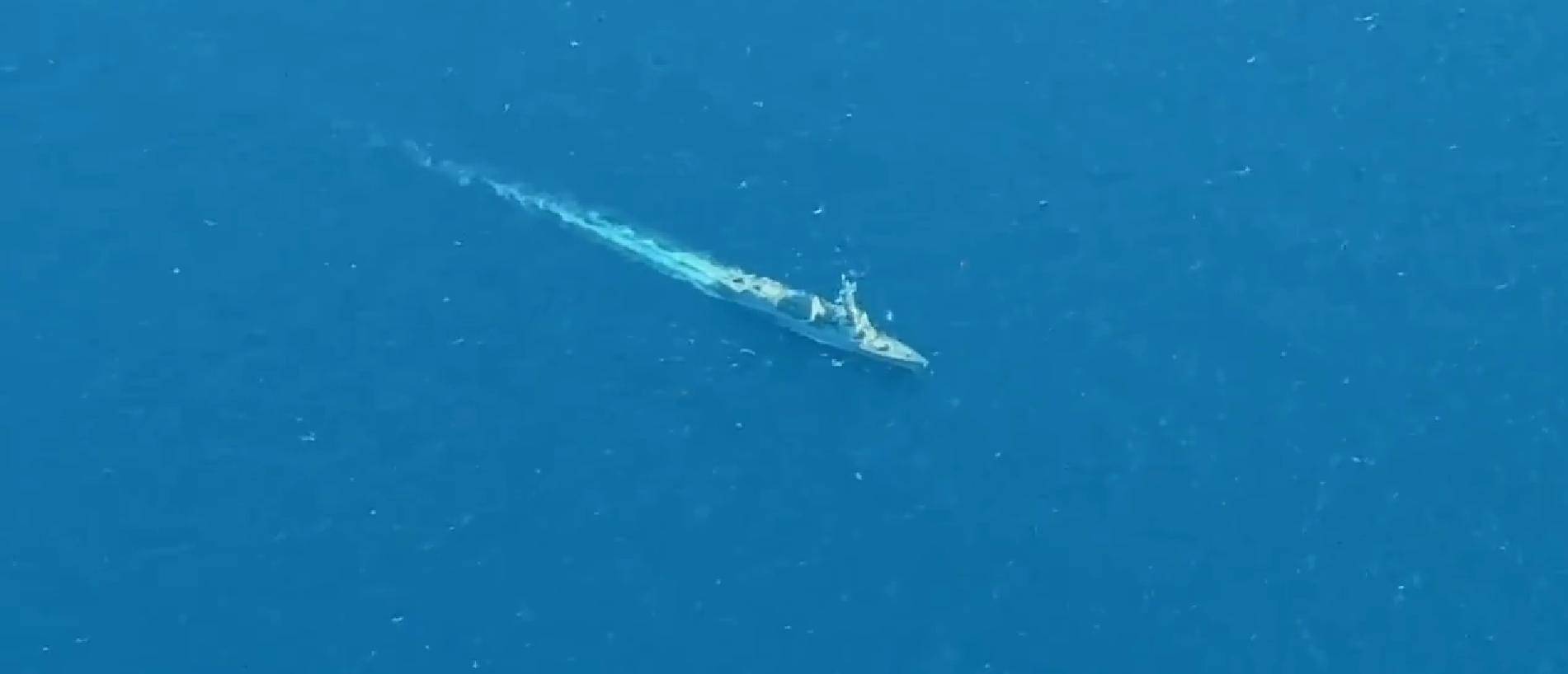 伊朗足球_突发！菲律宾女记者拍摄到伊朗足球，中国庞大舰队现身黄岩岛，与美舰对峙