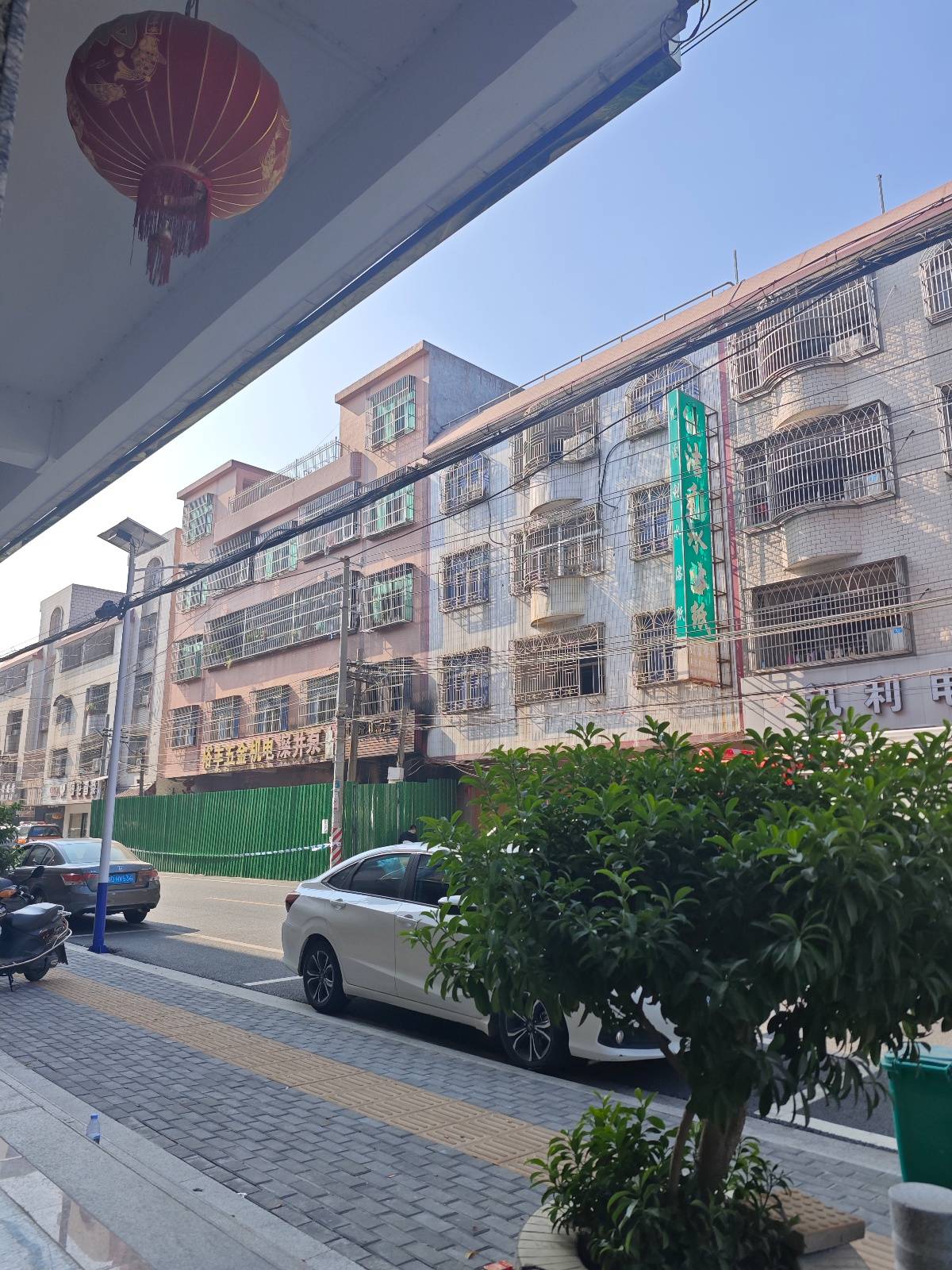 皇冠信用出租_汕头火灾幸存者：妻子腋下夹着两个孩子从后门冲出皇冠信用出租，我告诉女儿要去面对