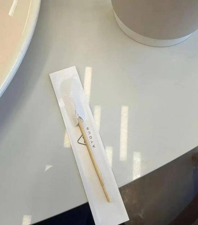 皇冠信用网址_女子称在亚朵酒店内用牙签皇冠信用网址,入口后猛然发现可能是别人用过的,店方回应