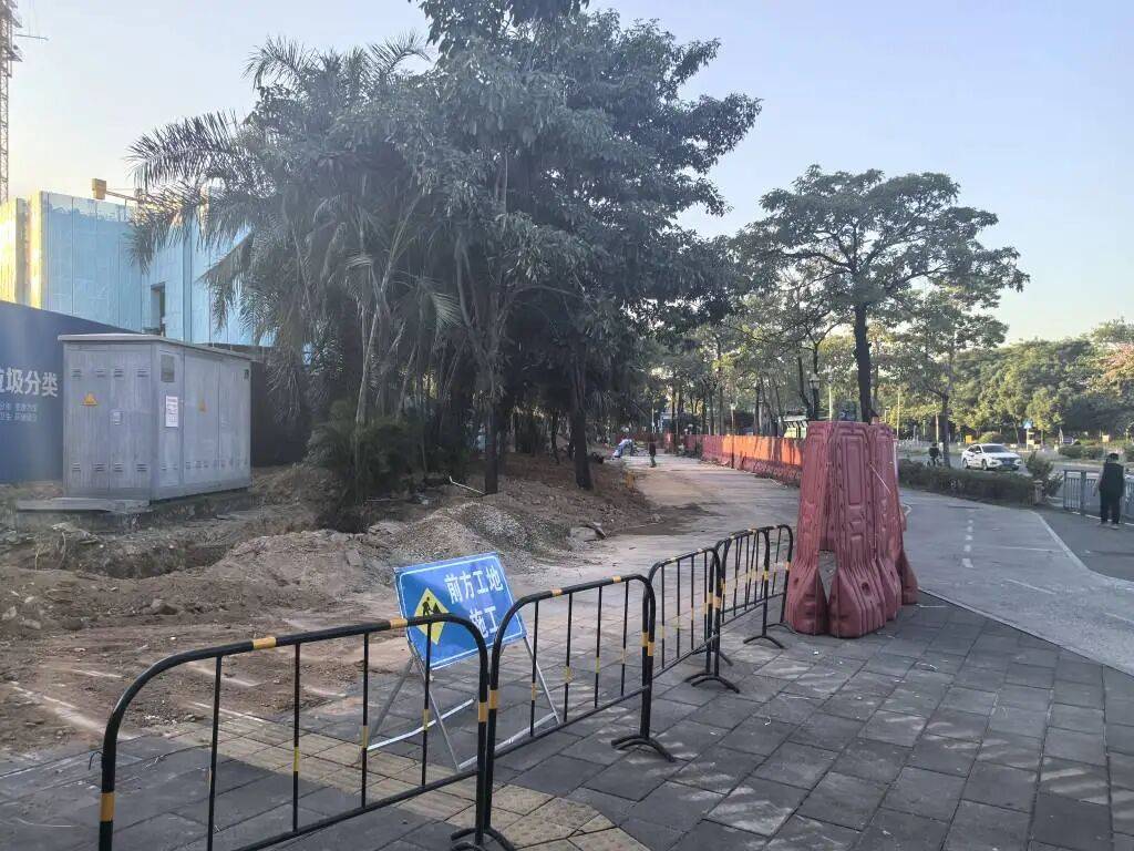 皇冠体育正网_深圳一1800平绿地遭破坏!部门确认无证施工皇冠体育正网,将重点巡查