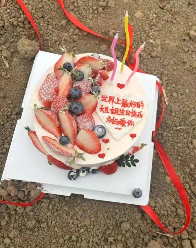 皇冠登1登2登3代理_妻儿三人被杀案受害者金手镯被剪断皇冠登1登2登3代理,失窃48克金首饰在货车上被找到,丈夫称案发数月前曾借5000元给嫌犯