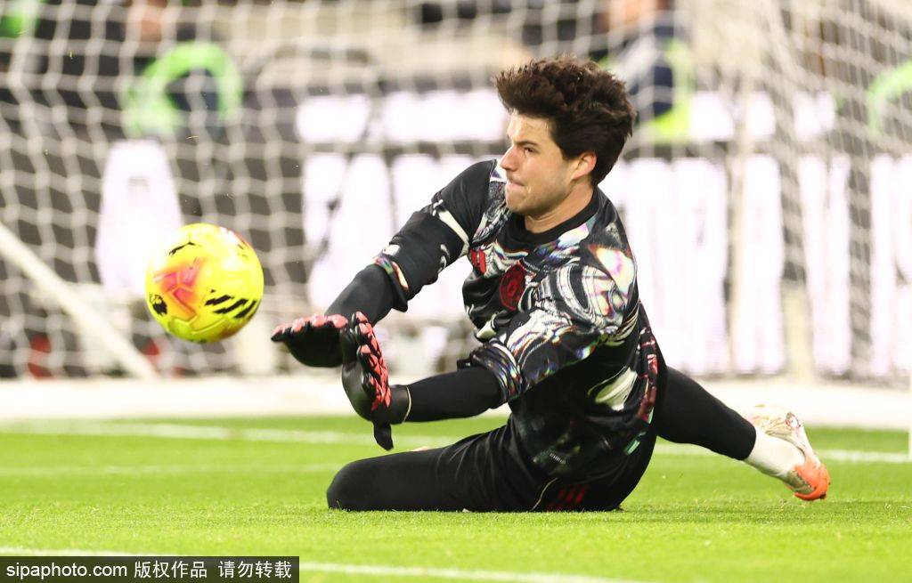 皇冠信用网怎么申请_16脚狂轰难破铁壁!21岁废柴1球封神皇冠信用网怎么申请,曼联绝境逆袭藏玄机