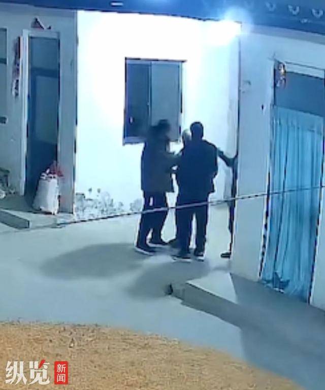 皇冠信用网网址_男子举报山西襄汾一镇干部酒后上门殴打父亲皇冠信用网网址,称因清运垃圾劳务费引发纠纷;镇政府:正在处理