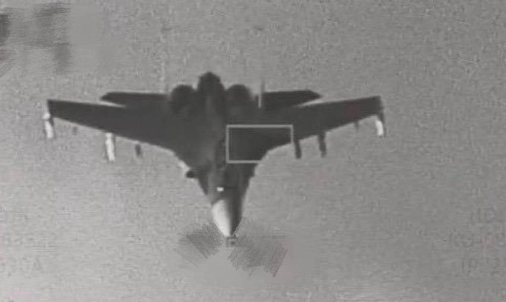 皇冠登一登二登三区别_解放军歼-16D“大战”台军F-16V战机皇冠登一登二登三区别,谁胜谁负,早已经失去悬念