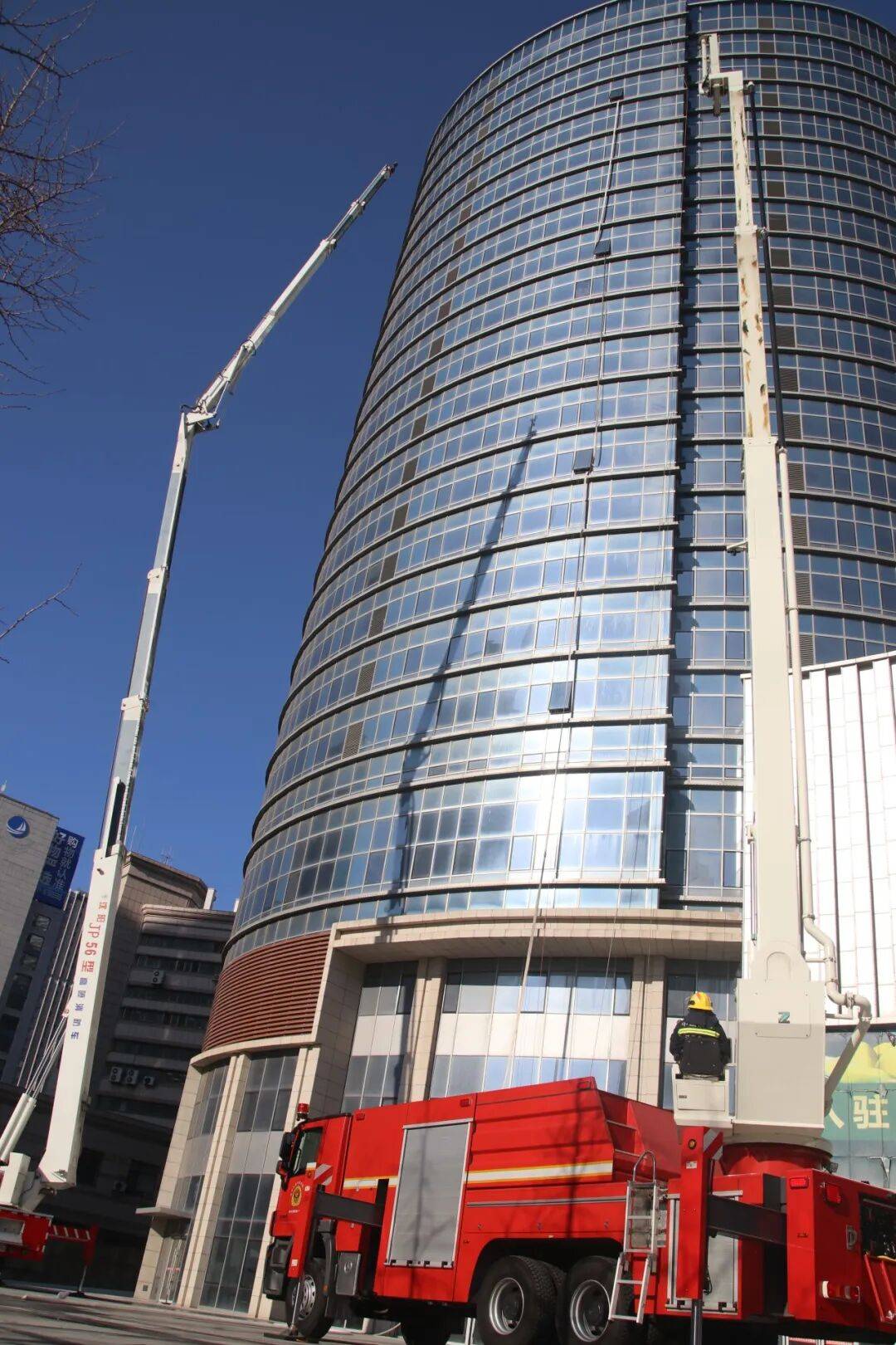 皇冠app
_【高层建筑专项整治】大连市金普新区持续开展高层建筑隐患排查整治行动