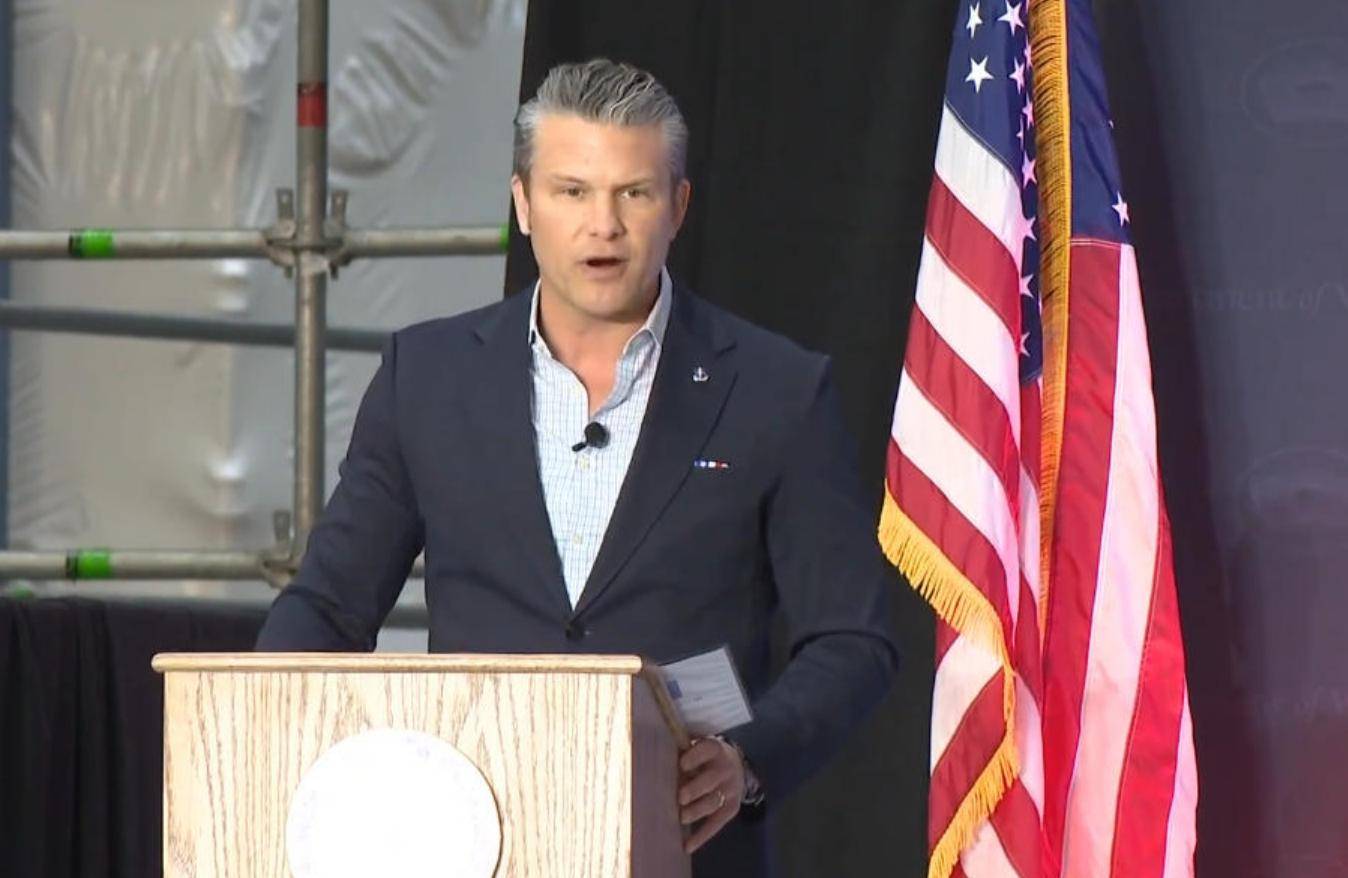 皇冠信用网登1_美军信心大增皇冠信用网登1，美防长威胁：已做好战争准备，敢对美舰开一枪，就见不到明天的太阳！