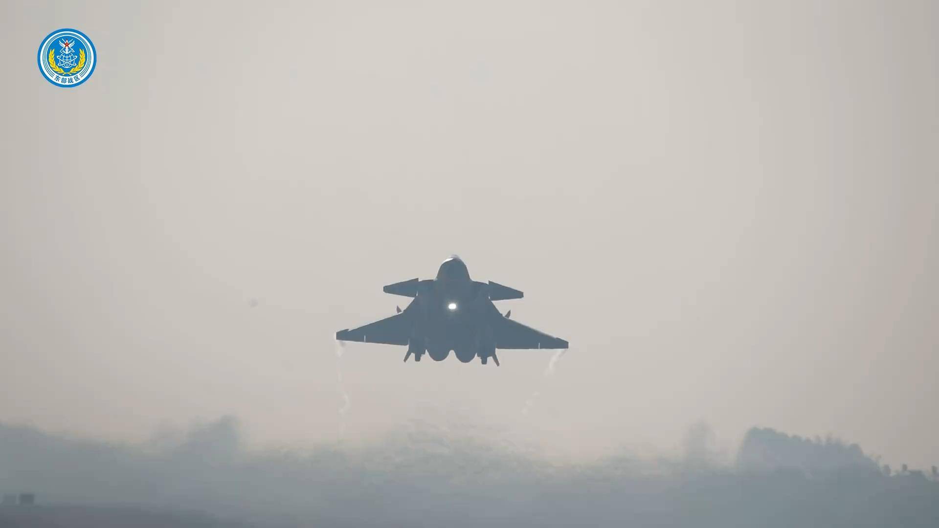 皇冠体育_被歼-16锁定没反应皇冠体育，台军飞行员惊得合不拢嘴：都不愿为台独而战