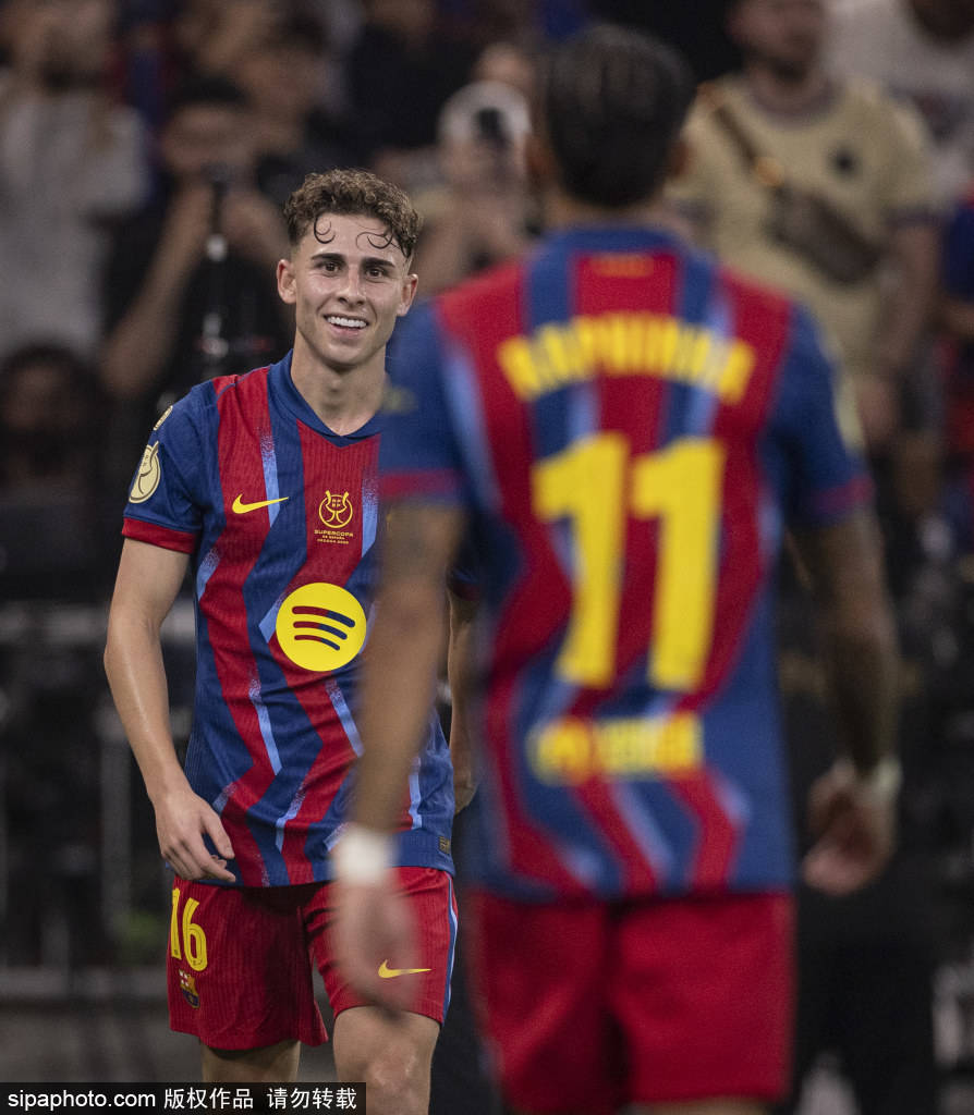 皇冠账号注册_半场-巴萨2-2皇马：拉菲尼亚失单刀+破门皇冠账号注册，莱万进球维尼修斯建功