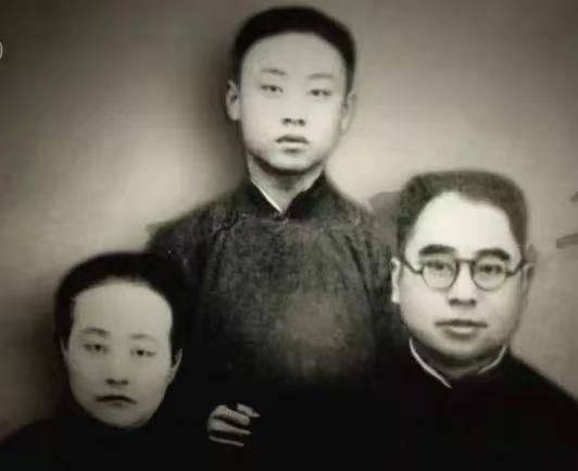 皇冠比分
_首次公开皇冠比分
!这是70多年前于敏的工资条