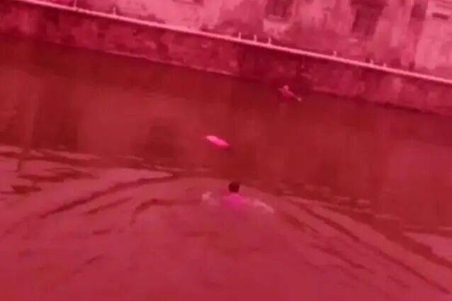 皇冠登3管理出租_上海一女子与丈夫视频时发生争吵情绪失控皇冠登3管理出租，留下诀别的话突然断联！随后被发现漂浮在河中一动不动，民警狂奔跳水救援，目前该女子已无大碍