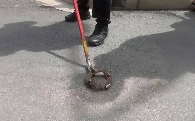 皇冠登录地址_“拔钉侠”越火 城市管理者越该脸红丨豫观察